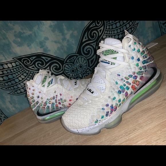 Nike Shoe Lot. All shoes are in amazing condition and are between size 8 to 9.5. - Picture 8 of 10